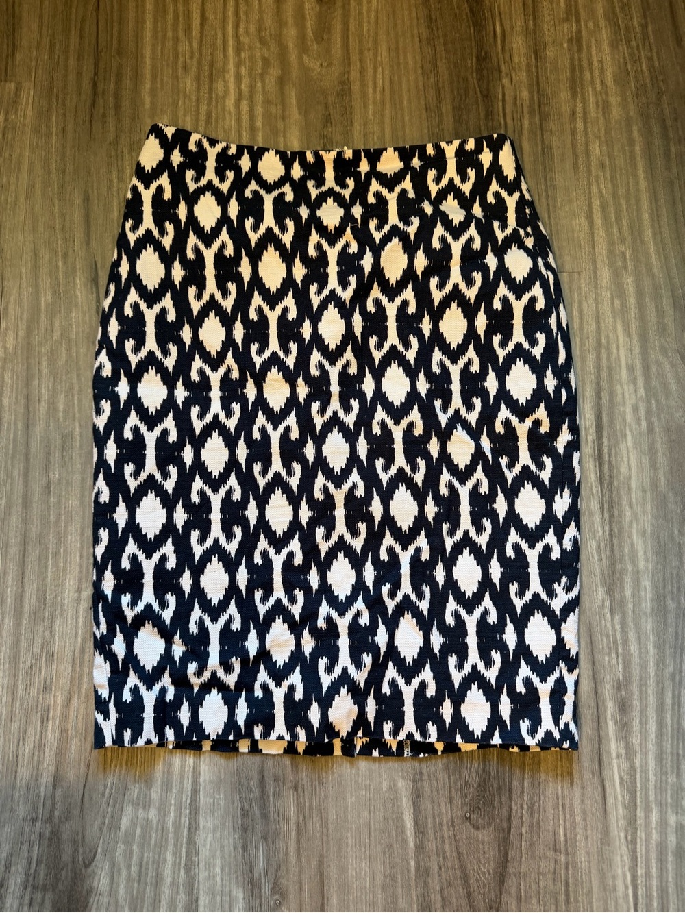 Ann Taylor Navy & White Patterned Pencil Skirt